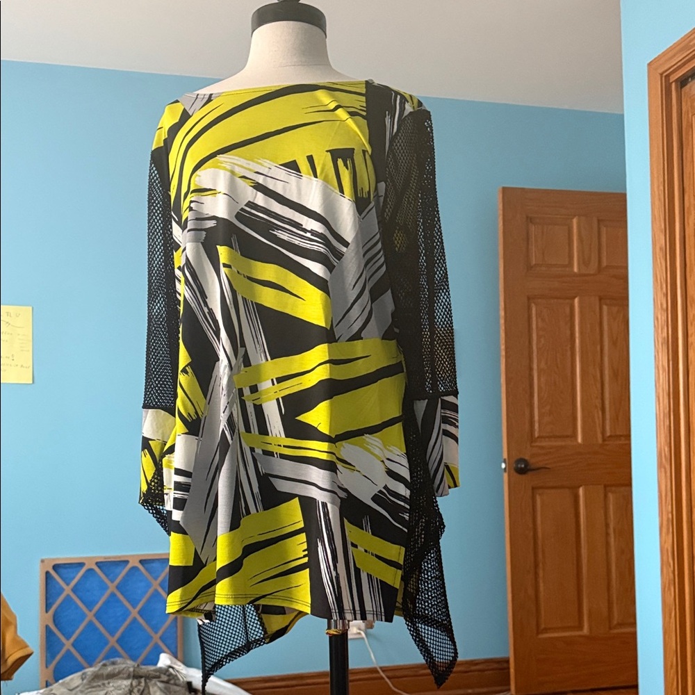 Bold Abstract Pattern Tunic Top